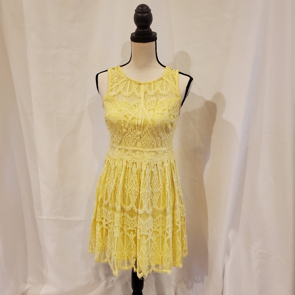 Lily Rose Crochet Lace Dress With Liner Sz Medium